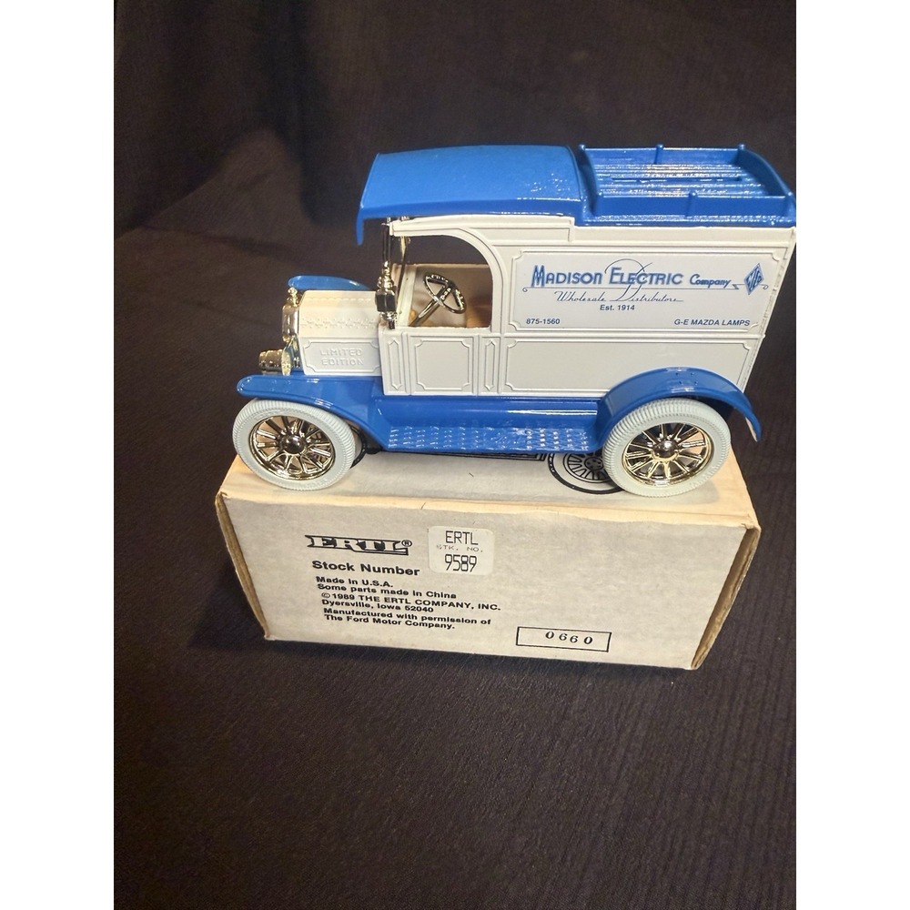 Ertl 1:25 Madison Electric LE 1913 Ford Model T Van Bank 9589UA